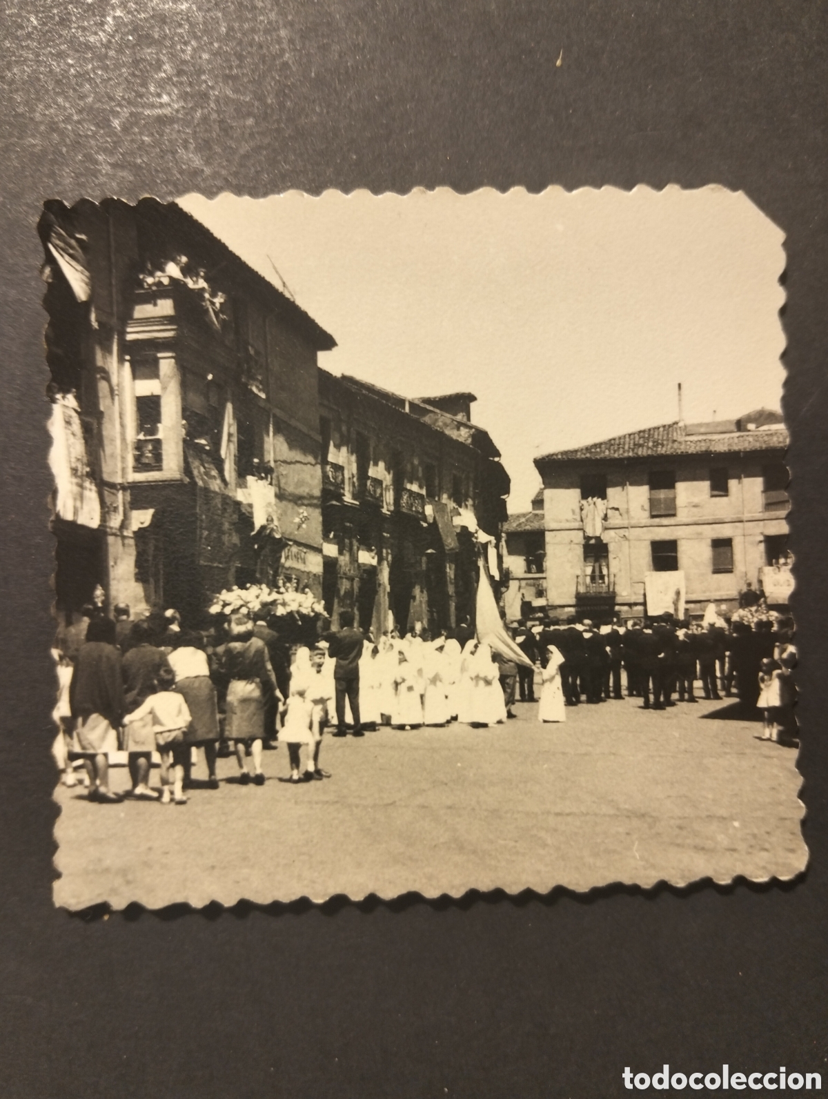 Antique Photography: LEON PROCESION EN LA PLAZA DE SAN MARTIN ANTIGUA FOTOGRAFIA 6,5 X 6 CM