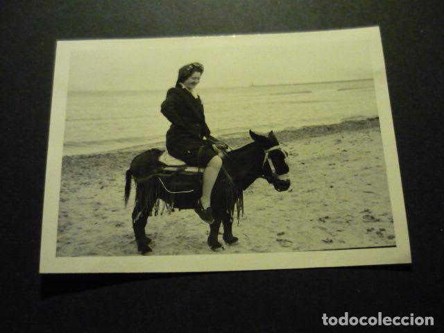 Antique Photography: VALENCIA MUJER MONTADA EN BURRO EN LA PLAYA ANTIGUA FOTOGRAFIA 7,5 X 10,5 CM