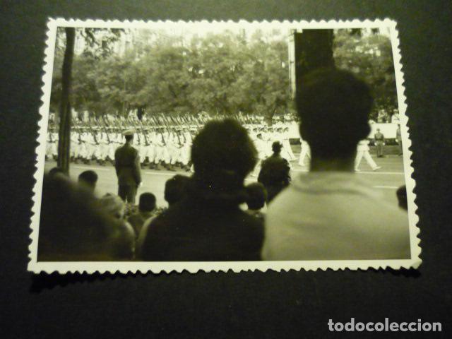 Fotografia antiga: MADRID DESFILE MILITAR DE LA VICTORIA ANTIGUA FOTOGRAFIA 11,5 X 8 CM