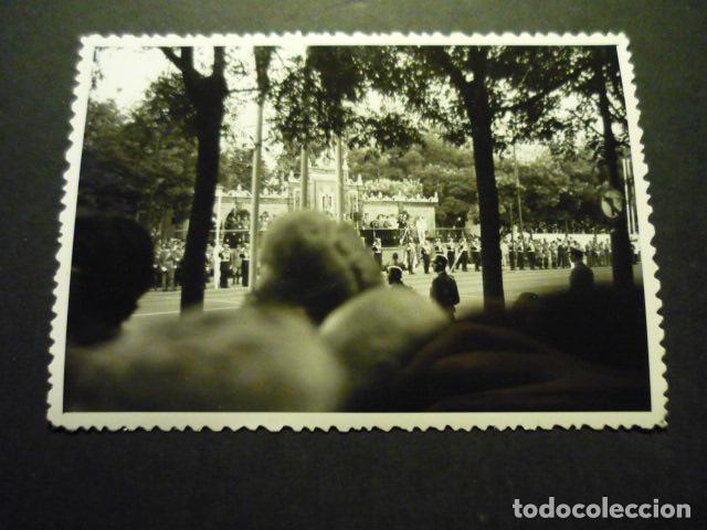Fotografia antiga: MADRID DESFILE MILITAR DE LA VICTORIA ANTIGUA FOTOGRAFIA 11,5 X 8 CM