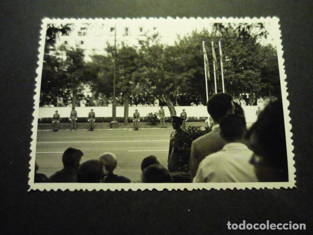 Fotografia antiga: MADRID DESFILE MILITAR DE LA VICTORIA ANTIGUA FOTOGRAFIA 11,5 X 8 CM