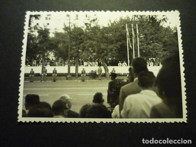 Fotograf&iacute;a antigua: MADRID DESFILE MILITAR DE LA VICTORIA ANTIGUA FOTOGRAFIA 11,5 X 8 CM