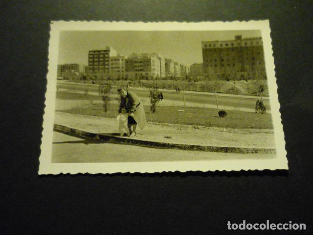 Fotografia antica: MADRID MONCLOA CIUDAD UNIVERSITARIA ANTIGUA FOTOGRAFIA 7,5 X 10,5 CM