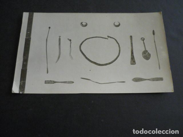 Fotografia antica: SORIA EXCAVACIONES DE NUMANCIA OJETOS METALICOS BALLENILLA FOTOGRAFO ANTIGUA FOTOGRAF&Iacute;A 10 X 17 CM