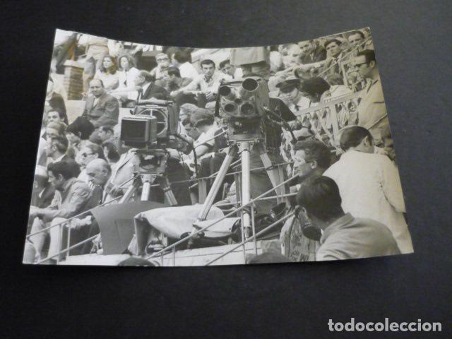 Antique Photography: BARCELONA UNIDAD MOVIL DE TELEVISION ESPA&Ntilde;OLA EN CORRIDA DE TOROS ANTIGUA FOTOGRAFIA 18 X 13 CM