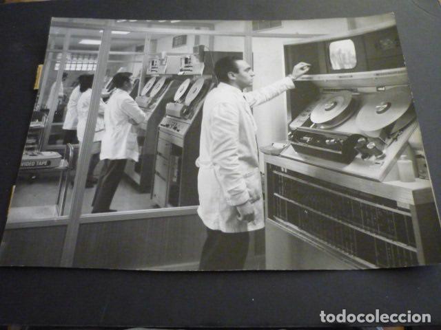 Fotograf&iacute;a antigua: MAGNETOSCOPIOS TELEVISION ESPA&Ntilde;OLA ANTIGUA FOTOGRAFIA 20 X 30 CM