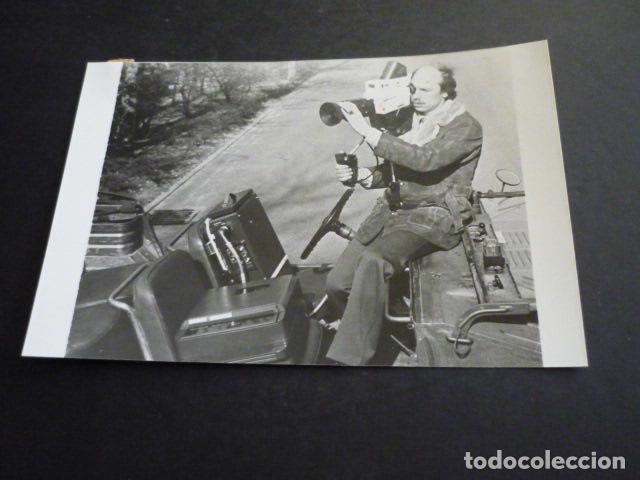 Fotograf&iacute;a antigua: EQUIPO PORTATIL DE TELEVISION BOSCK ANTIGUA FOTOGRAFIA 12 X 18 CM