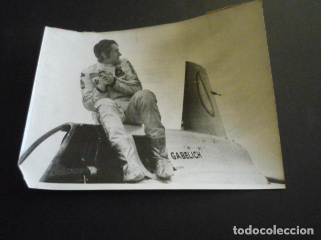 Fotograf&iacute;a antigua: GARY GABELICH CORREDOR AUTOMOVILISMO BOLIDO THE BLUE FLAME ANTIGUA FOTOGRAFIA 18 X 24 CM