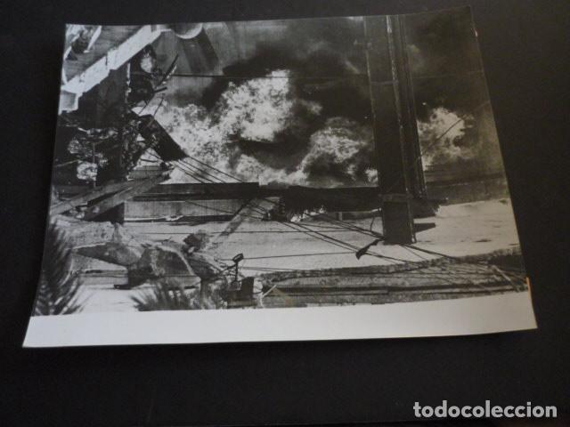 Fotografia antiga: BARCELONA PLANTA DE GAS EXPLOSION ANTIGUA FOTOGRAFIA 24 X 18 CM