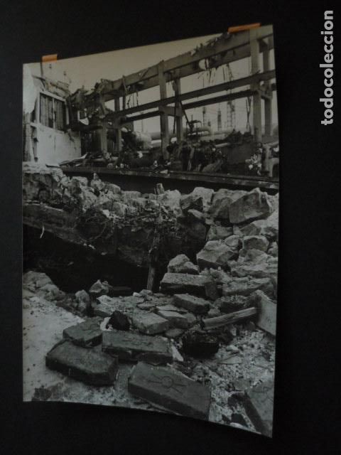 Fotograf&iacute;a antigua: BARCELONA PLANTA DE GAS EXPLOSION ANTIGUA FOTOGRAFIA 24 X 18 CM