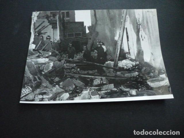 Fotografia antiga: BARCELONA BARRIO DE BESCA EXPLOSION ANTIGUA FOTOGRAFIA 13 X 18 CM