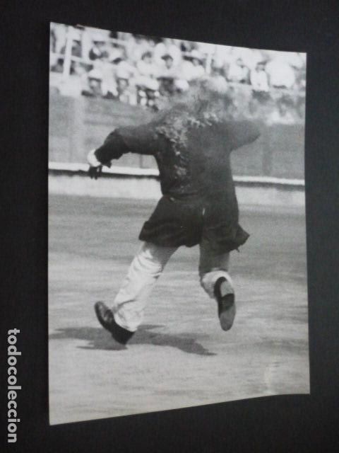 Fotografia antiga: BARCELONA INCENDIO DE AUTOMOVIL DE LA POLICIA URBANA ANTIGUA FOTOGRAFIA 24 X 18 CM