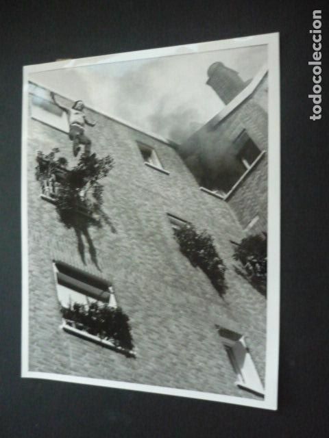 Alte Fotografie: MADRID INCENDIO EN VIVIENDA ANTIGUA FOTOGRAFIA 24 X 18 CM
