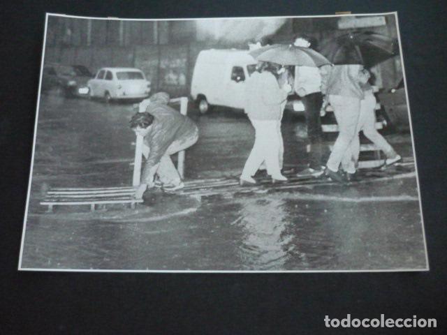 Fotograf&iacute;a antigua: OVIEDO ASTURIAS INUNDACIONES ANTIGUA FOTOGRAFIA 18 X 24 CM