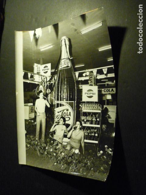 Fotografia antiga: MADRID CASA DEL CAMPO I FERIA INTERNACIONAL ALIMENTACION AIDA 1969 ANTIGUA FOTOGRAFIA 23 X 17 CM