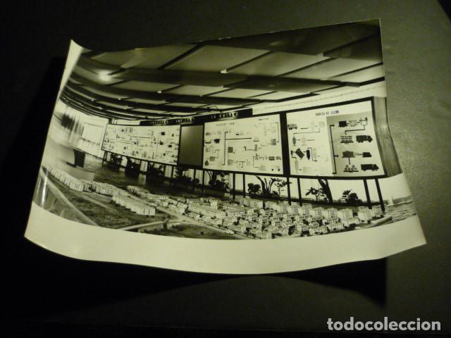 Fotografia antiga: MADRID FERIA INTERNACIONAL DEL MUEBLE Y LA MADERA 1966 ANTIGUA FOTOGRAFIA 18 X 24 CM