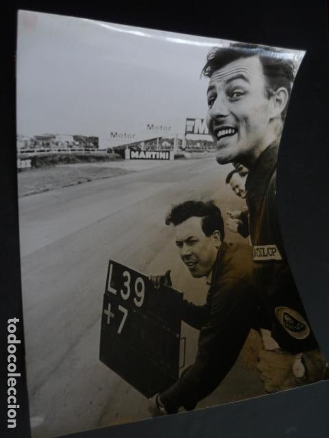 Antique Photography: GRAN PREMIO DE MONZA MECANICOS DE JIM CLARK AUTOMOVILISMO 1965 ANTIGUA FOTOGRAFIA 18 X 24 CM