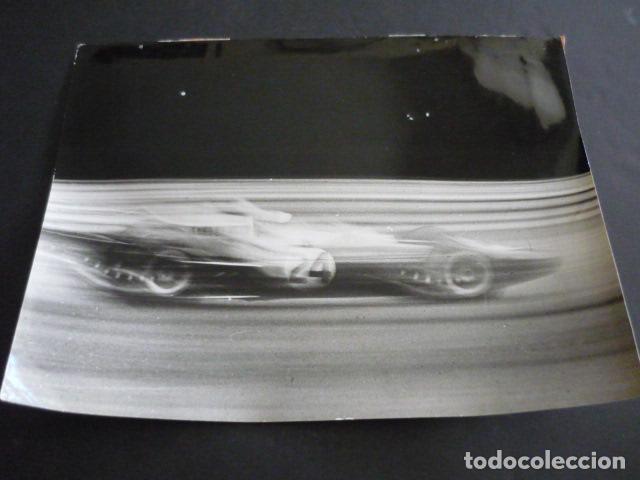 Antique Photography: GRAN PREMIO DE MONZA PILOTO JIM CLARK AUTOMOVILISMO 1965 ANTIGUA FOTOGRAFIA 18 X 24 CM
