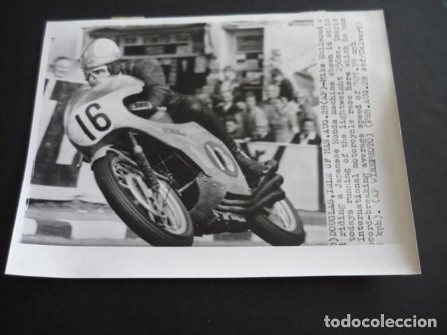 Antique Photography: MIKE HAILWOOD CORREDOR AUTOMOVILISMO ANTIGUA FOTOGRAFIA 18 X 24 CM