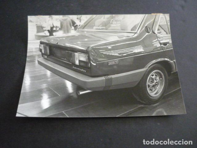 Alte Fotografie: GINEBRA SALON DE AUTOMOVIL FIAT 131 ANTIGUA FOTOGRAFIA 13 X 18 CM