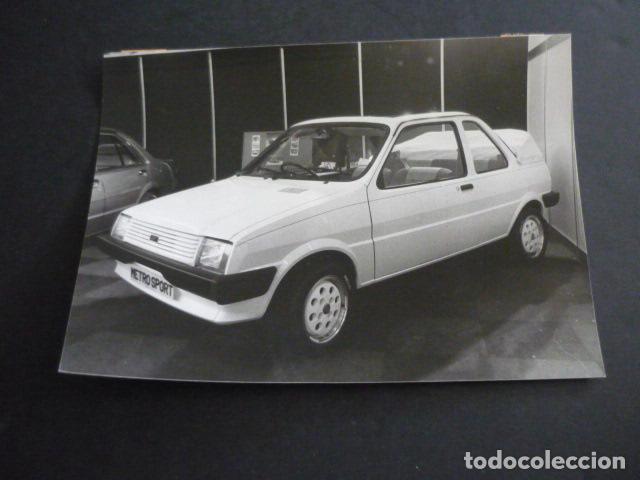 Fotograf&iacute;a antigua: GINEBRA SALON DE AUTOMOVIL MINI METRO ANTIGUA FOTOGRAFIA 13 X 18 CM