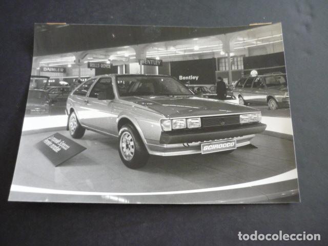 Fotograf&iacute;a antigua: GINEBRA SALON DE AUTOMOVIL VOLKSWAGEN SCIROCCO ANTIGUA FOTOGRAFIA 13 X 18 CM