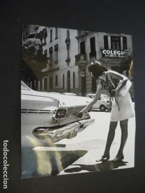 Antique Photography: MUJER MUJER CON AUTOMOVIL ANTIGUA FOTOGRAFIA 18 X 24 CM