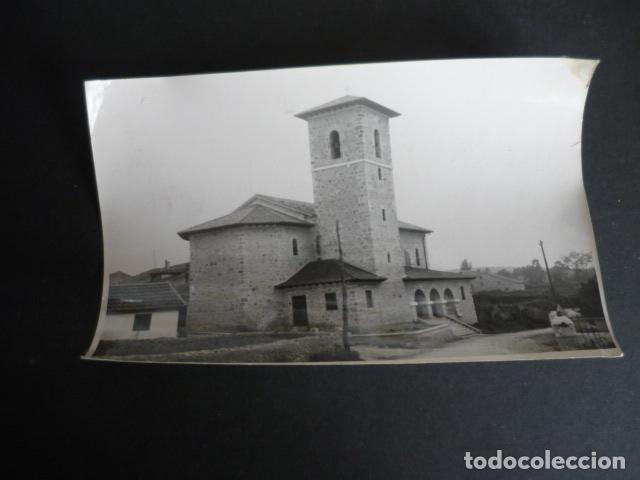 Fotograf&iacute;a antigua: RIBAMONTAN AL MAR CANTABRIA IGLESIA ANTIGUA FOTOGRAFIA 11 X 17 CM