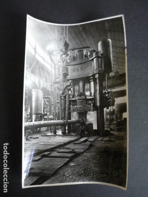 Fotograf&iacute;a antigua: REINOSA CANTABRIA FABRICA NAVAL TALLER DE GRAN FORJA ANTIGUA FOTOGRAFIA 11 X 17,5 CM