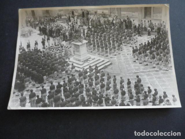 Fotograf&iacute;a antigua: TOLEDO ALCAZAR ACTO FRENTE DE JUVENTUDES ANTIGUA FOTOGRAFIA 11,5 X 17,5 CM