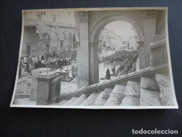 Fotograf&iacute;a antigua: TOLEDO ALCAZAR ACTO FRENTE DE JUVENTUDES ANTIGUA FOTOGRAFIA 11,5 X 17,5 CM