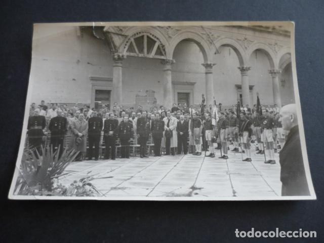 Fotograf&iacute;a antigua: TOLEDO ALCAZAR ACTO FRENTE DE JUVENTUDES ANTIGUA FOTOGRAFIA 11,5 X 17,5 CM