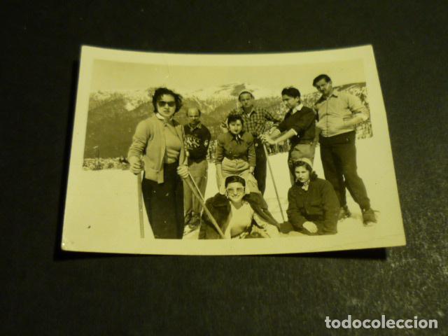 Fotografia antiga: NAVACERRADA MADRID GRUPO DE ESQUIADORES ANTIGUA FOTOGRAFIA 5 X 7 CM