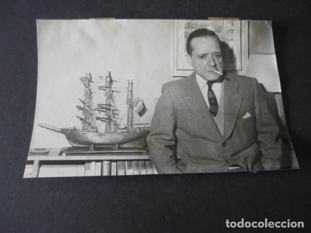 Fotografia antica: MIGUEL MIHURA ESCRITOR ANTIGUA FOTOGRAFIA 18 X 12 CM