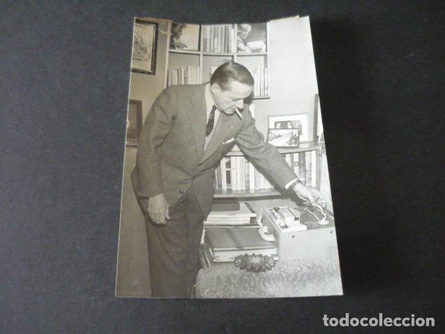 Fotografia antica: MIGUEL MIHURA ESCRITOR ANTIGUA FOTOGRAFIA 18 X 12 CM