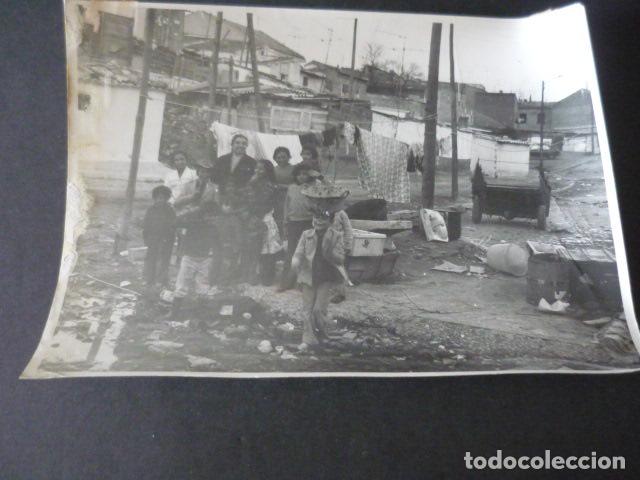 Fotografia antiga: MADRID INUNDACIONES BARRIO CHABOLISTA ANTIGUA FOTOGRAFIA 18 X 24 CM