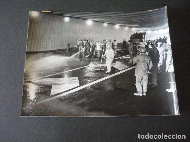 Fotografia antiga: MADRID INUNDACIONES RIO MANZANARES SUBTERRANEO PUENTE DEL REY ANTIGUA FOTOGRAFIA 18 X 24 CM