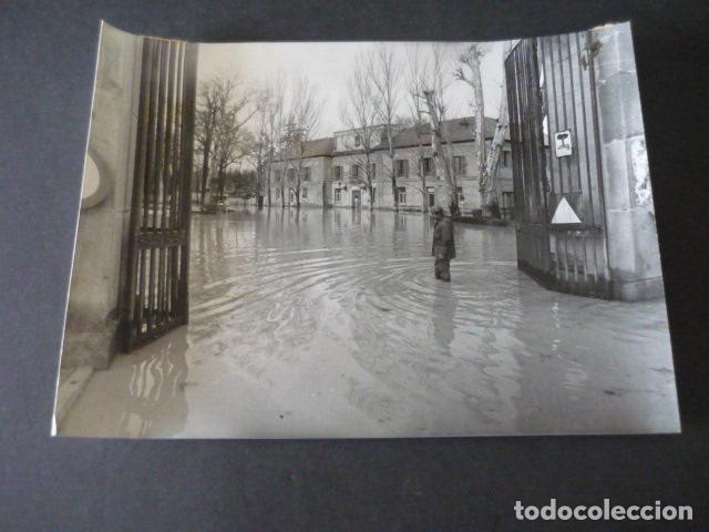 Fotograf&iacute;a antigua: MADRID INUNDACIONES RIO MANZANARES CASA DE CAMPO BOMBEROS ANTIGUA FOTOGRAFIA 18 X 24 CM