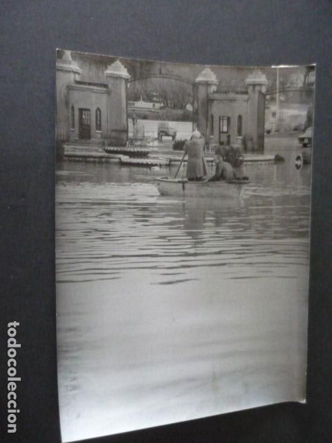 Fotograf&iacute;a antigua: MADRID INUNDACIONES RIO MANZANARES CASA DE CAMPO ANTIGUA FOTOGRAFIA 18 X 24 CM