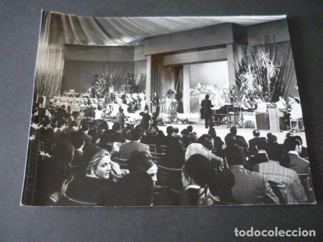 Fotografia antiga: BARCELONA II FESTIVAL DE LA CANCION ESPA&Ntilde;OLA 1970 ANTIGUA FOTOGRAFIA 18 X 24 CM