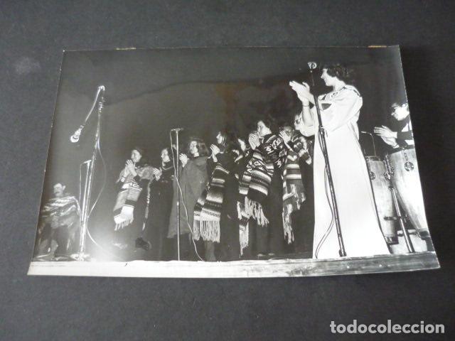 Fotografia antiga: MADRID MISA CRIOLLA RECITAL 1975 ANTIGUA FOTOGRAFIA 15 X 24 CM