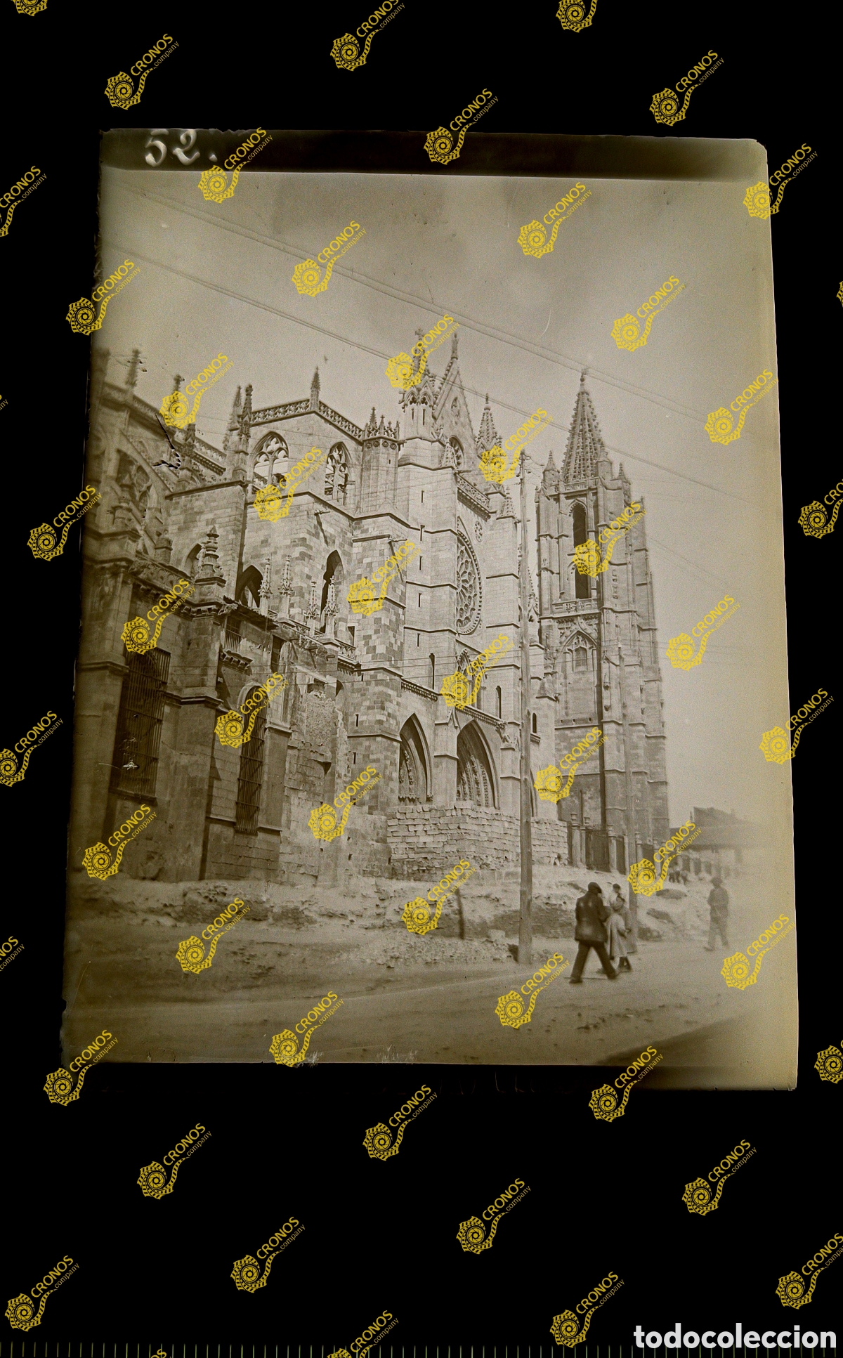 Fotograf&iacute;a antigua: Placa cristal en negativo Le&oacute;n Catedral sobre el 1900