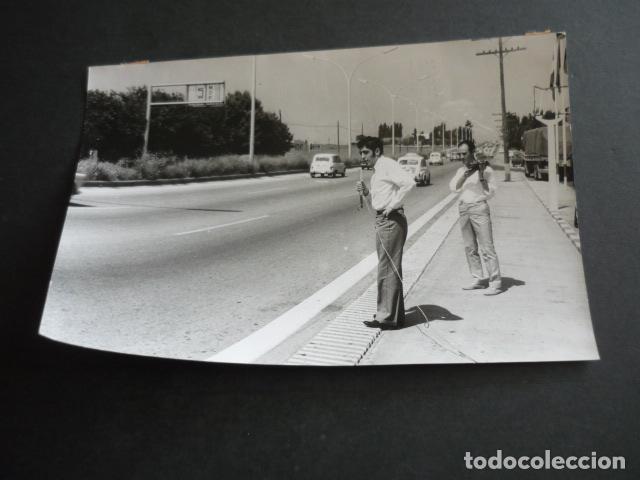 Fotograf&iacute;a antigua: RADIO MADRID CADENA SER EN RUTA 1969 ANTIGUA FOTOGRAFIA 12 X 18 CM