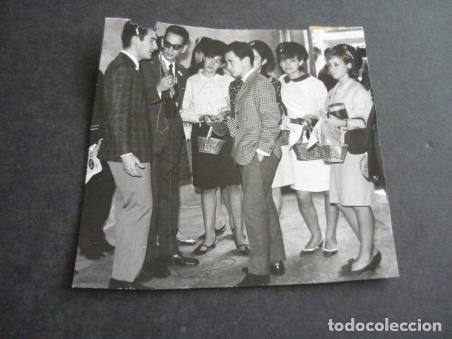 Fotograf&iacute;a antigua: RADIO MADRID CADENA SER PROGRAMA LA HORA TRECE ANTIGUA FOTOGRAFIA 11 X 9 CM