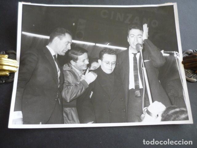 Fotograf&iacute;a antigua: RADIO MADRID CADENA SER PROGRAMA USTEDES SON FORMIDABLES FOTOGRAFIA 24 X 18 CM