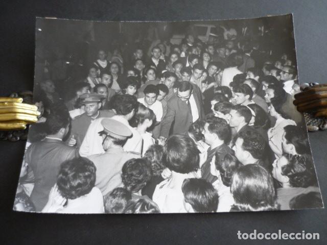 Photographie ancienne: RADIO MADRID CADENA SER PROGRAMA USTESDE SON FORMIDABLES ANTIGUA FOTOGRAFIA 24 X 18 CM