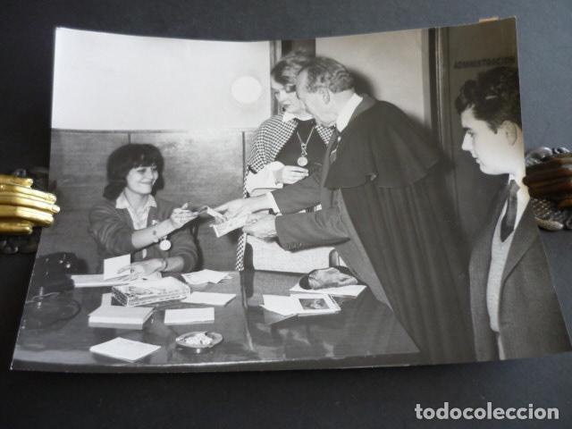 Antique Photography: RADIO ESPA&Ntilde;A PROGRAMA LA GRAN VERDAD HENRY LEISER FOTOGRAFIA 24 X 18 CM