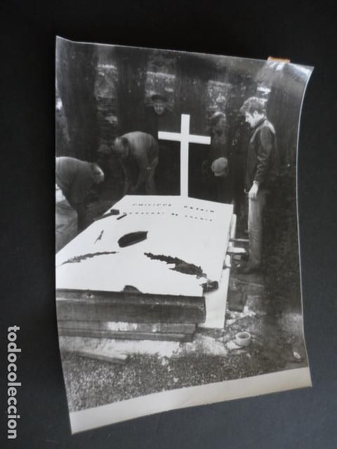 Fotograf&iacute;a antigua: ISLA DE YEU FRANCIA TUMBA DEL MARISCAL PETAIN ANTIGUA FOTOGRAFIA 18 X 22 CM