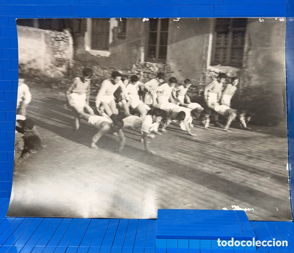 Fotograf&iacute;a antigua: FOTOGRAF&Iacute;A ESCUELA NACIONAL CORRAL RUBIO - NI&Ntilde;OS JUGANDO A LA CARRETILLA . 24x18cms