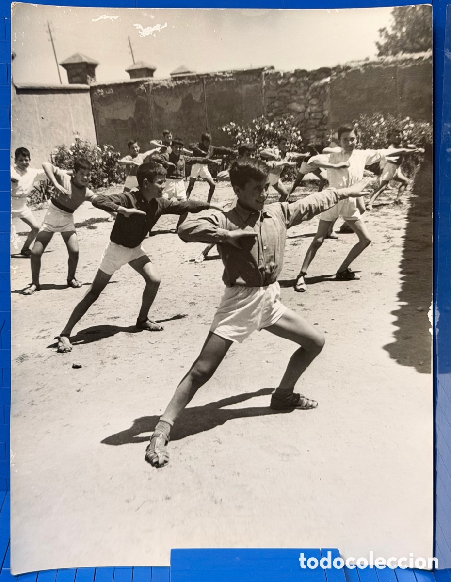 Fotograf&iacute;a antigua: FOTOGRAF&Iacute;A ESCUELA NACIONAL CORRAL RUBIO - NI&Ntilde;OS HACIENDO GIMNASIA. . 24x18cms